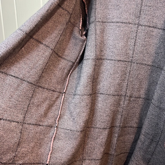 AVA PAIGE Long-Sleeve Plaid Cardigan with One Snap Middle Closure - Picture 7 of 8